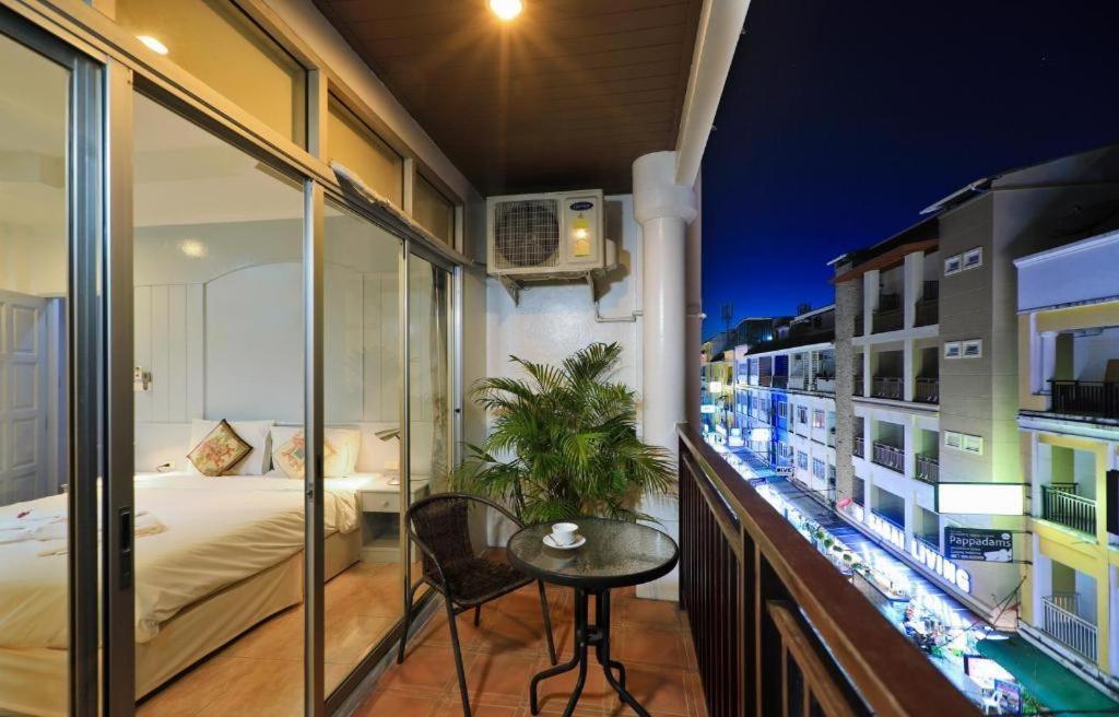 Gorgeous Boutique Room Patong Экстерьер фото