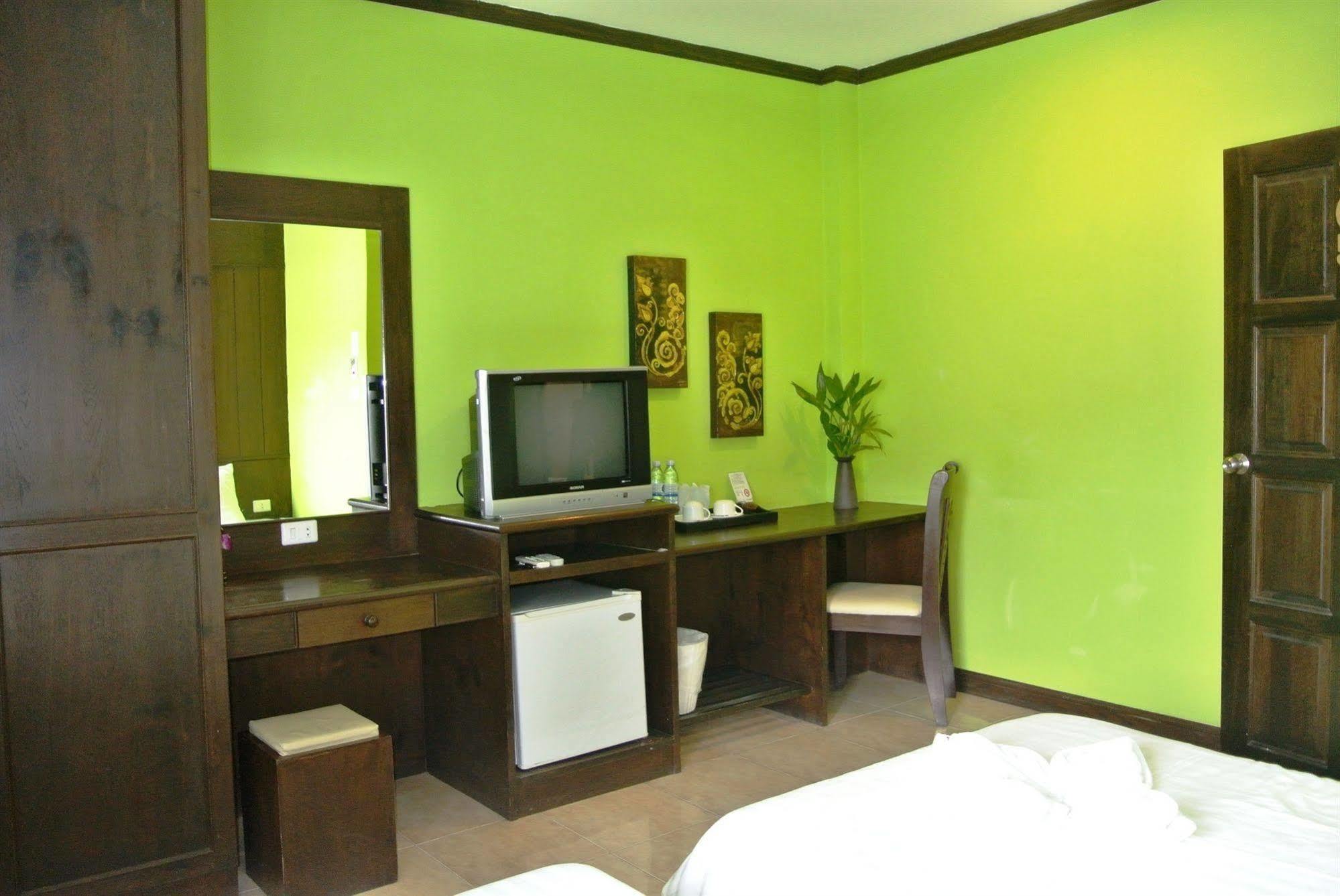 Gorgeous Boutique Room Patong Экстерьер фото